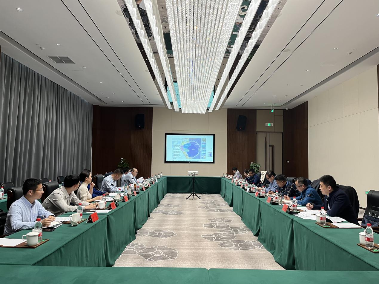 月亮灣海濱浴場項(xiàng)目專題調(diào)研會(huì)召開.jpg